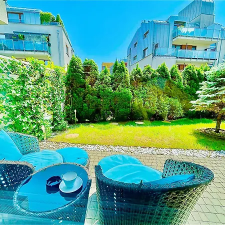 Apartmán Bronowice Art Garden - Cozy Apartment With Garden And Parking