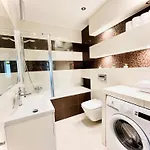 Bronowice Art Garden - Cozy With Garden And Parking Apartment